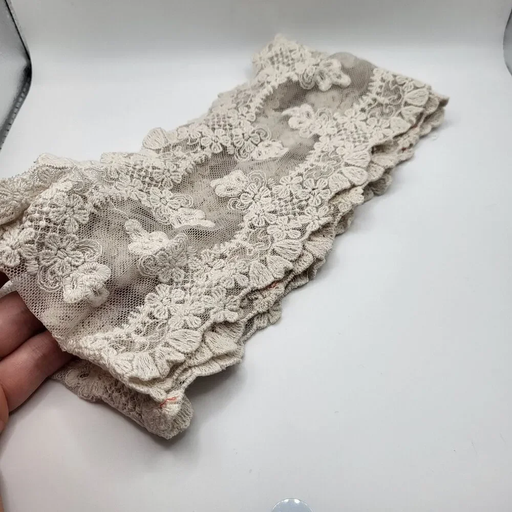 Vintage Lace Loop 38in long 4in wide